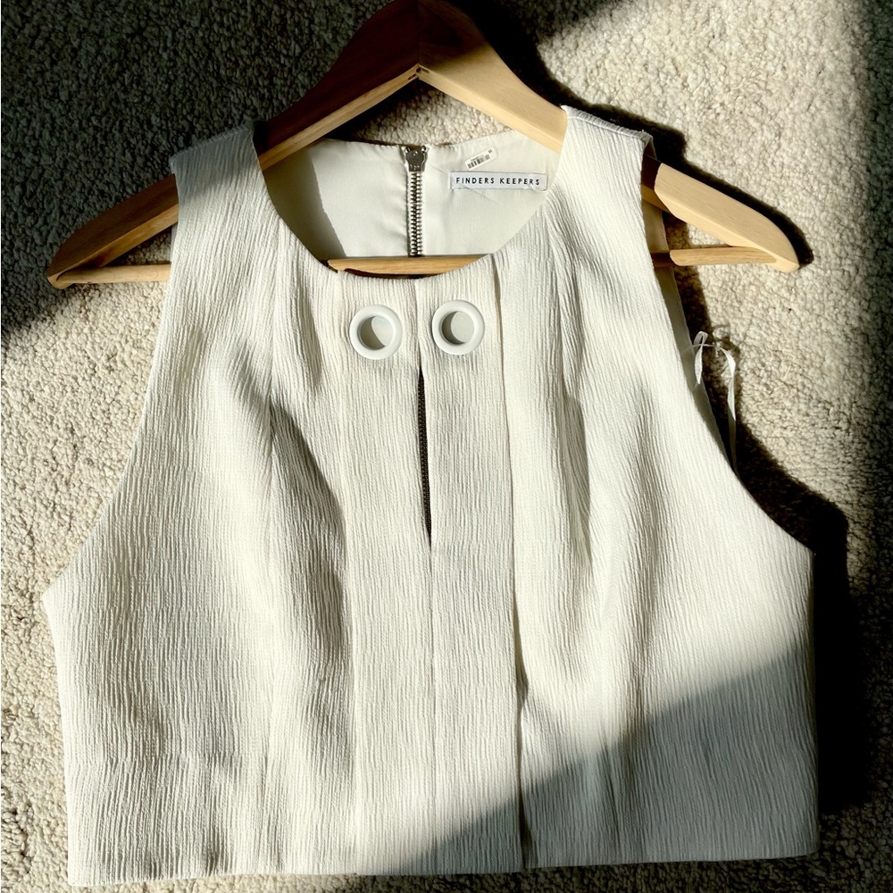 White Finders Keepers Top w Grommets | Size: M/L